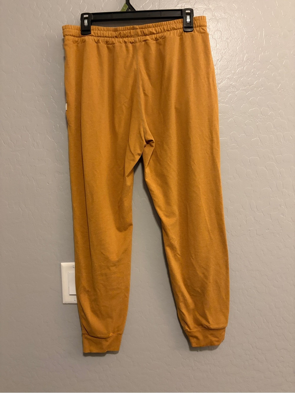 Vuori Performance Jogger Turmeric Heather DreamKnit Size Med - Picture 3 of 8